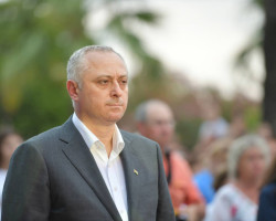 Президент Бадра Гунба принимает участие в праздничном концерте, посвященном Дню Государственного флага