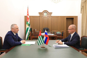Состоялась рабочая встреча Бадры Гунба и Сергея Кириенко