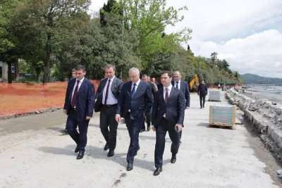President of Abkhazia Badra Gunba, Vice President Beslan Bigvava, Prime Minister Vladimir Delba, Head of the Sukhum City Administration Timur Agrba visited the embankment site currently being reconstructed by the Republic of Tatarstan.