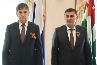 БЕСЛАН БИГВАВА И БЕСЛАН ЭШБА ПРИНЯЛИ УЧАСТИЕ В ТОРЖЕСТВЕННОМ ПРИЕМЕ В ПОСОЛЬСТВЕ РОССИИ В АБХАЗИИ ПО СЛУЧАЮ 80-ЛЕТИЯ ВЕЛИКОЙ ПОБЕДЫ