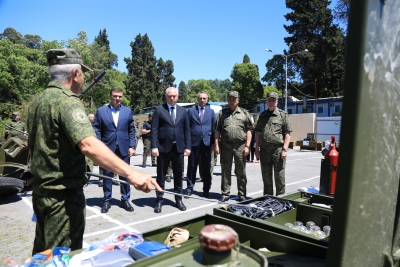Главнокомандующий Вооруженными силами Бадра Гунба посетил сегодня Министерство обороны