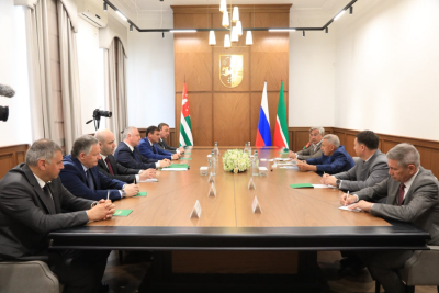 Аҳәынҭқарра Ахада Гәынба Бадра Аԥсны усуратә визитла иаҭааз Ареспублика Ҭаҭарсҭан Ахада Рустам Минниханов диԥылеит