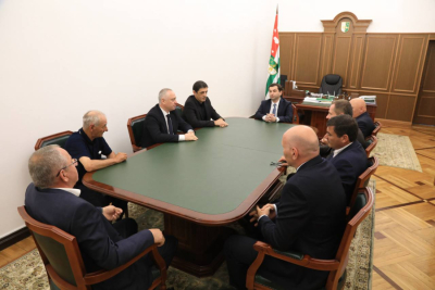 At the initiative of the President of Abkhazia, Badra Gunba, a meeting took place between the participants of the Consultative Council under the Head of State and the new Ambassador Extraordinary and Plenipotentiary of the Russian Federation, Vyaches
