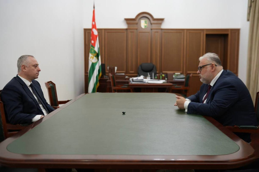 Президент Абхазии Бадра Гунба принял ректора РГСУ Андрея Хазина