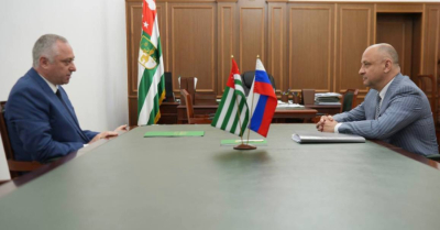 Abkhazian President Badra Gunba held a meeting with the First Deputy Governor – Chairman of the Government of the Samara Region, Vitaly Shabalatov.