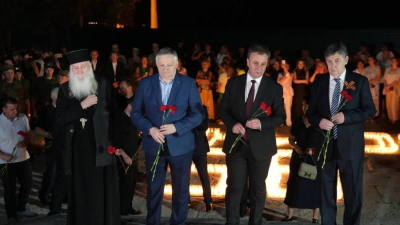Today, on the day of the 85th anniversary of the beginning of the Great Patriotic War, the annual Candle of Memory campaign took place on the Dioskurov Embankment at the monument to the Unknown Soldier