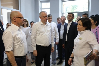 БАДРА ГУНБА И СЕРГЕЙ КИРИЕНКО ВСТРЕТИЛИСЬ С РОССИЙСКИМИ ВРАЧАМИ, НАХОДЯЩИМИСЯ В АБХАЗИИ